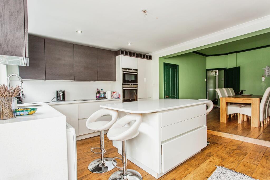 Kitchen/Breakfast