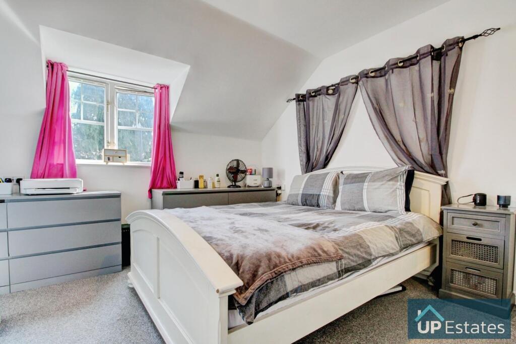 Bedroom 1 no3.jpg