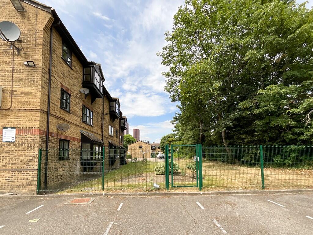 Garden &amp; parking