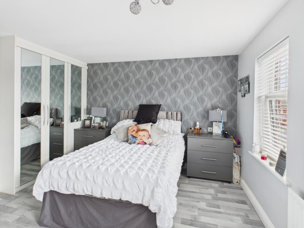 CAM03729G0-PR0088-STILL013