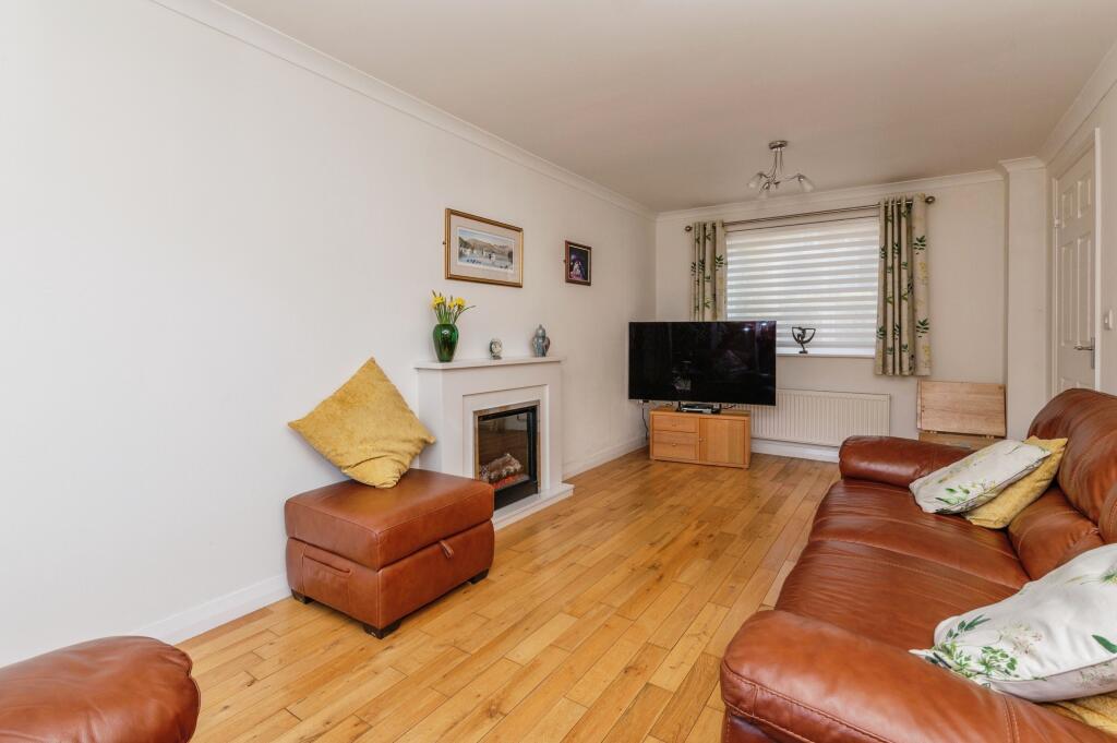 22lennoxclosechaffordhundredgraysrm166ap16