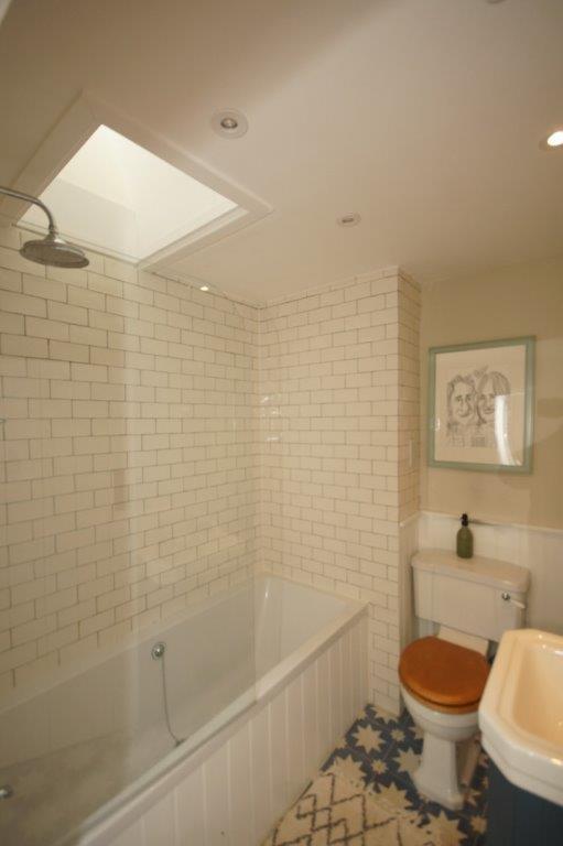 2 Hinton Farm Cottages - Bathroom.jpg
