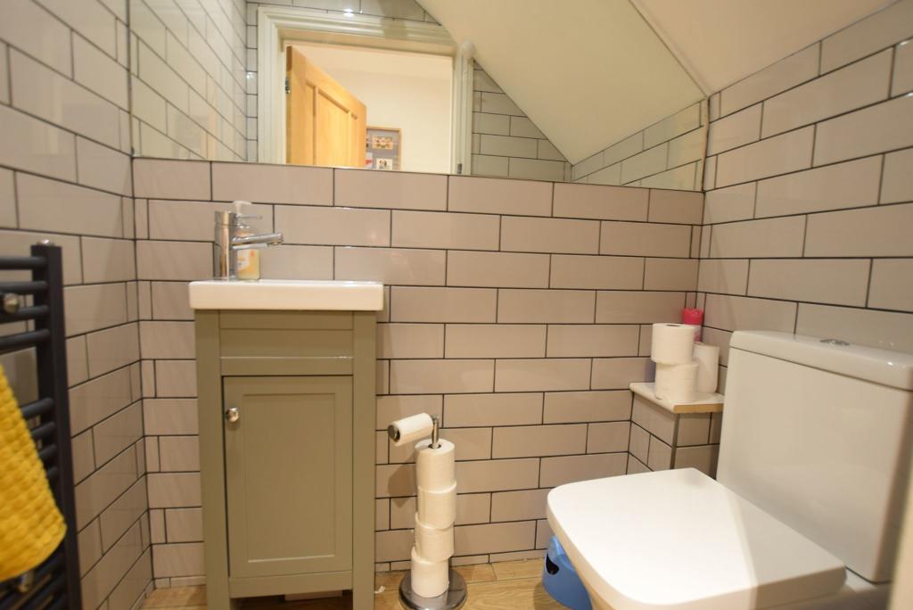 GROUND FLOOR CLOAKROOM