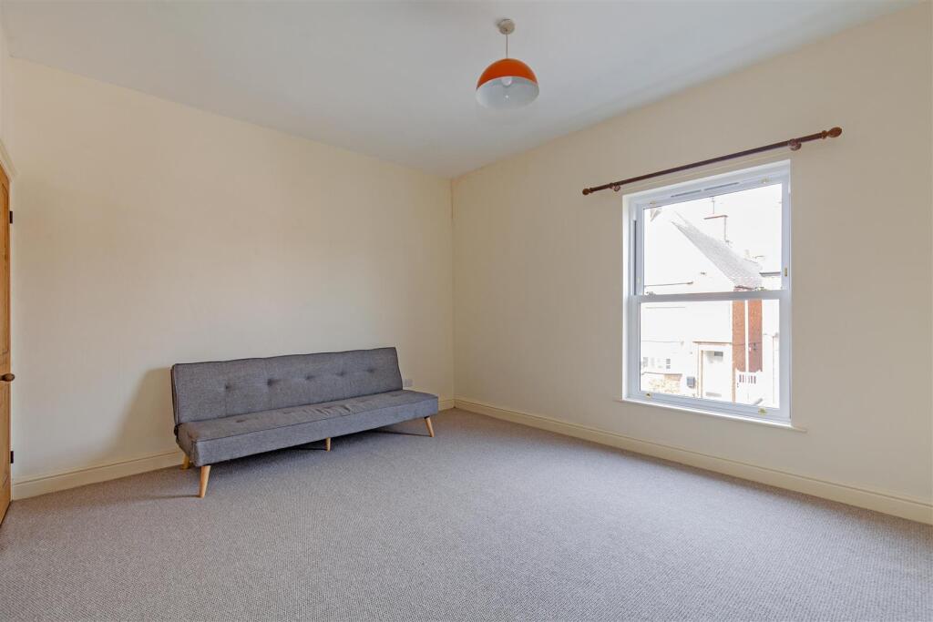Bedroom 1-1.jpg