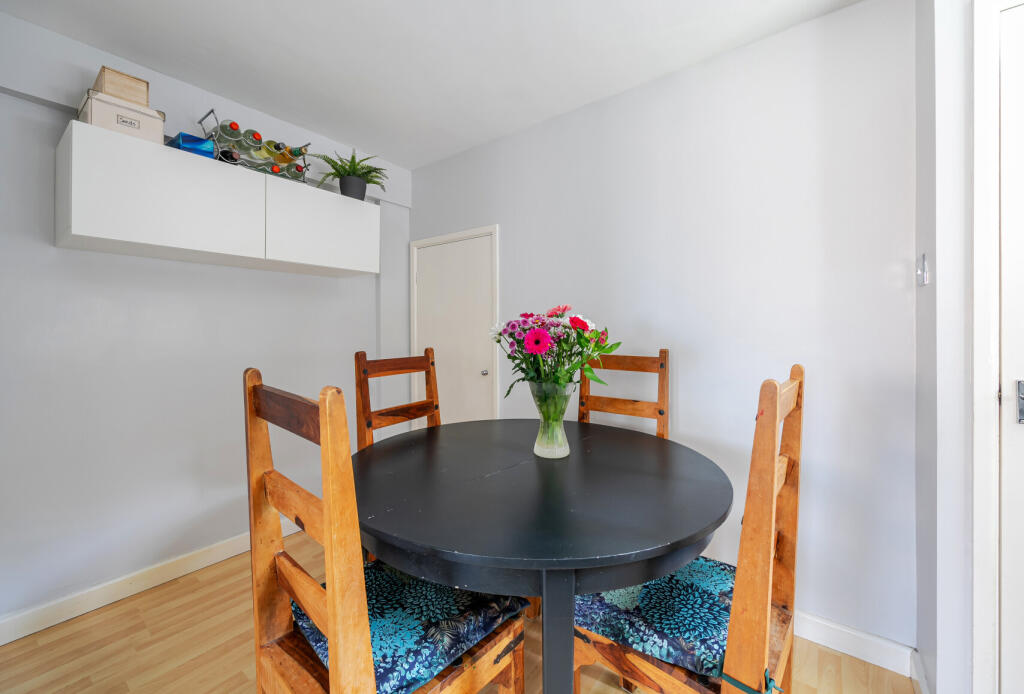 1300183-7-683d6ba...