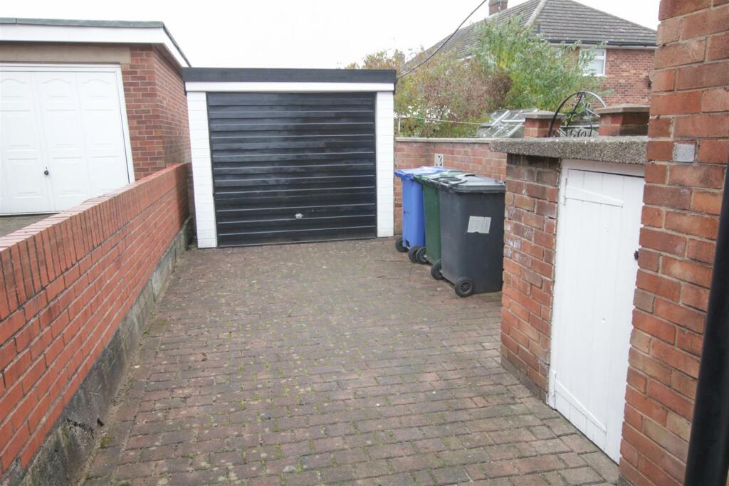 DETACHED SECTIONAL GARAGE