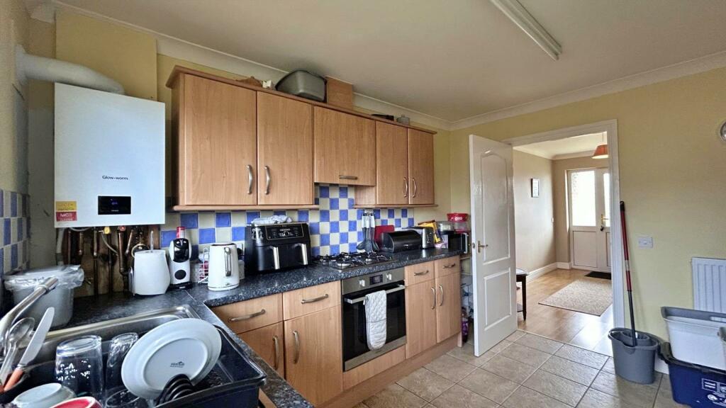 Kitchen 2.jpg