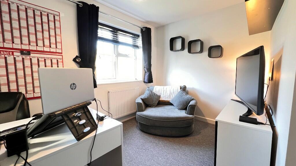 Bedroom/Office