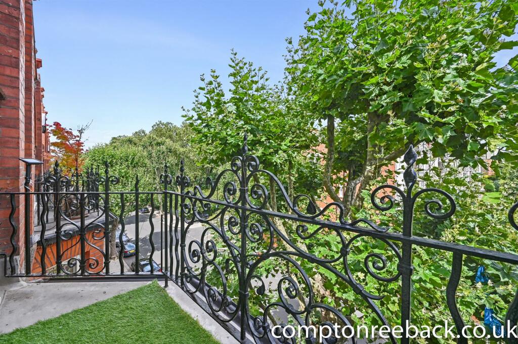 BCCR - 8 Morshead Mansions - Balcony (4).jpg