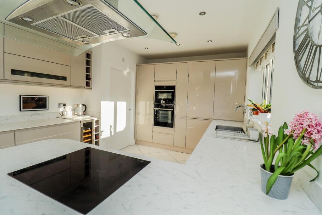 Open Plan Kitchen/Diner/Family Room