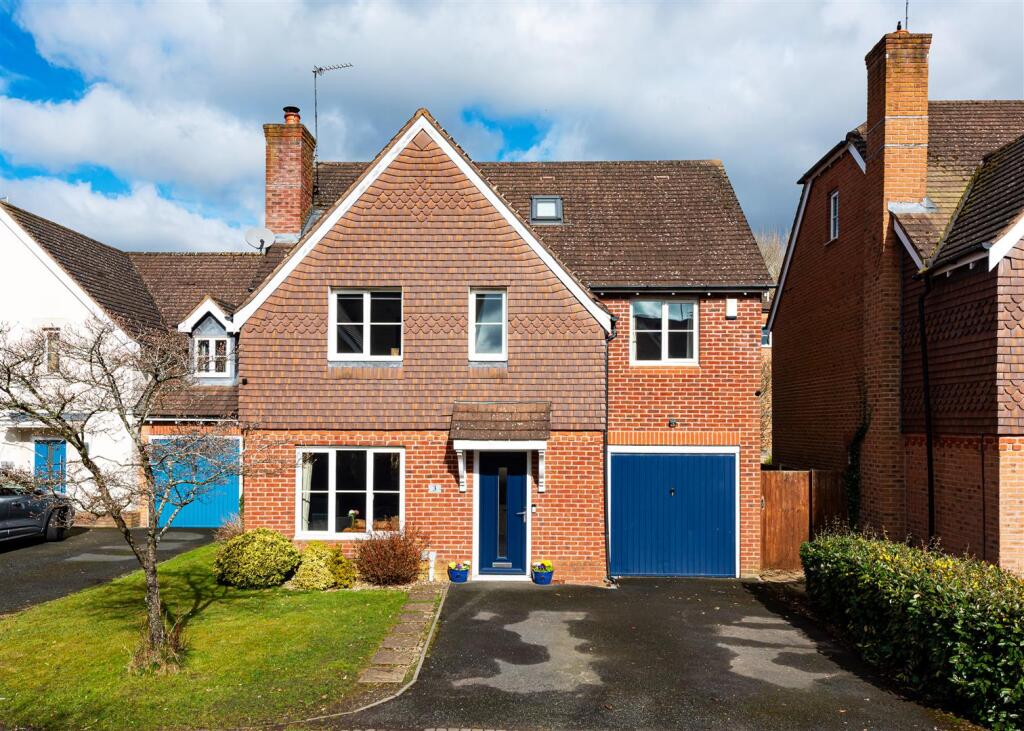 3 Riverside Gardens-front.jpg