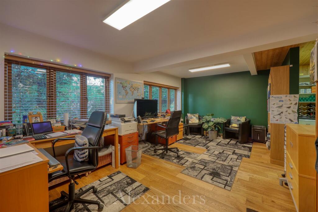 14 Highfield End-40.jpg