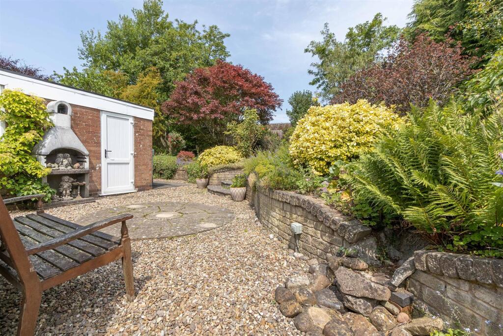 Oatlands, Church Drive