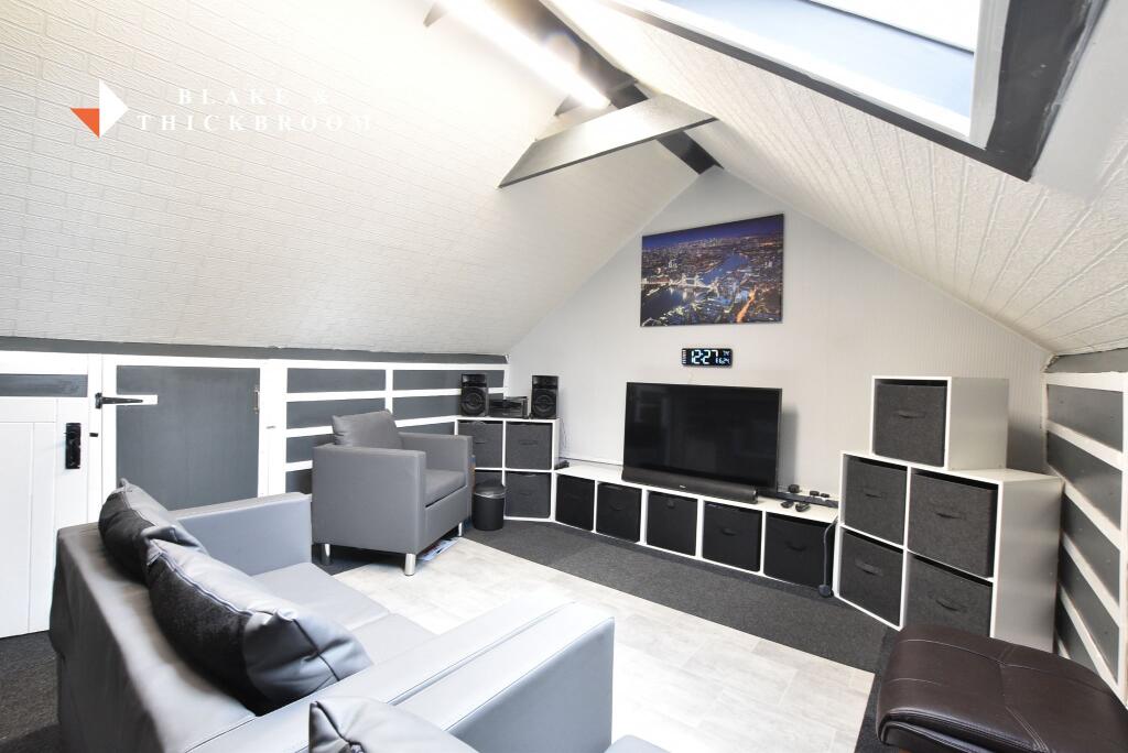 LOFT ROOM
