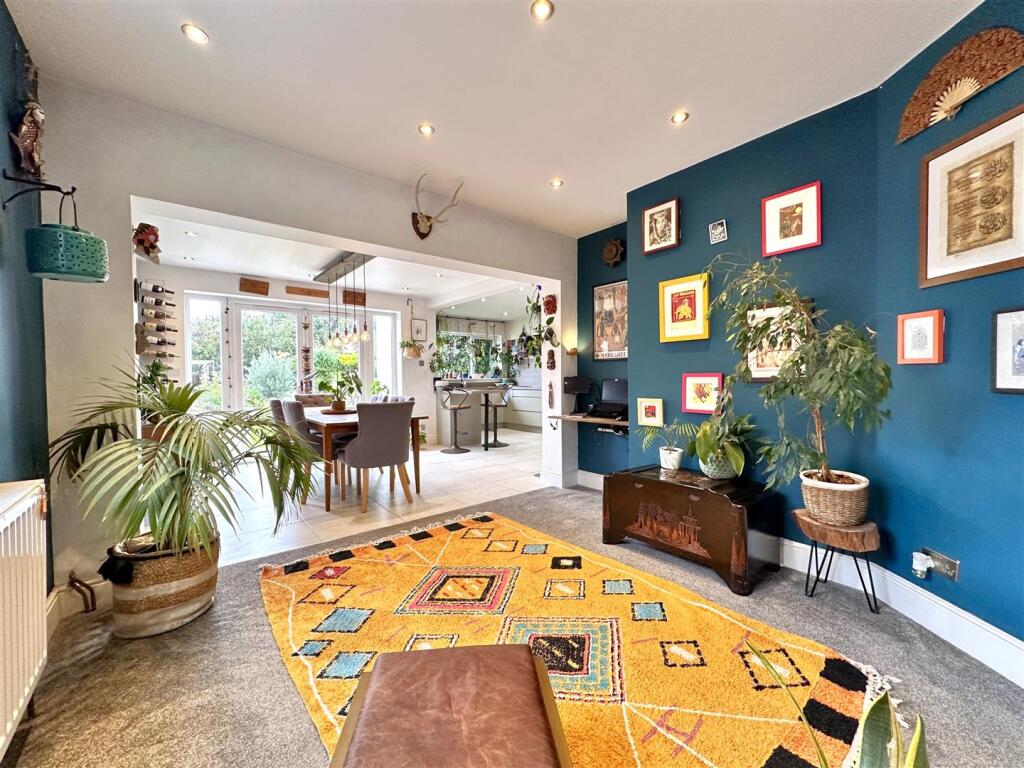 Sitting Room Out To Garden 001