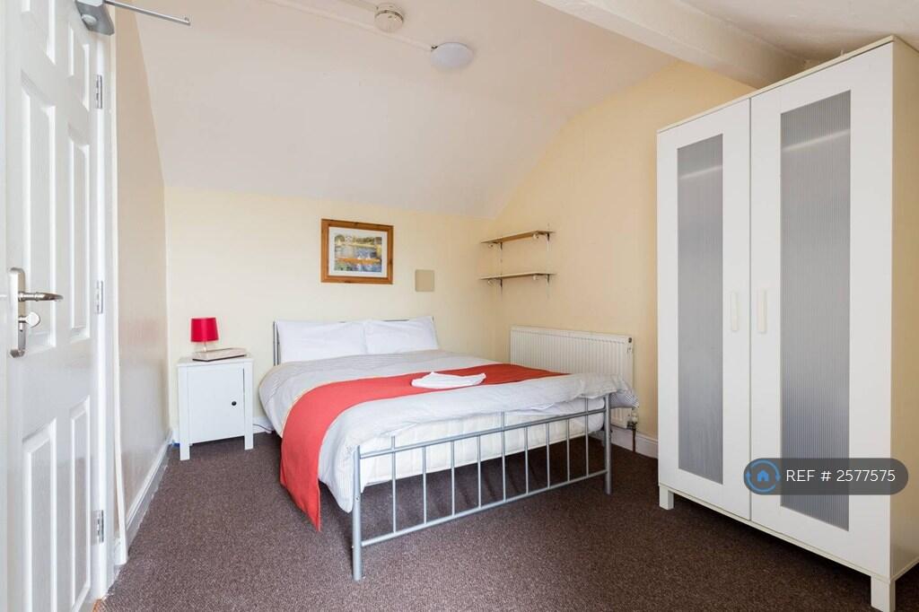 Bedroom 3 City View Double 