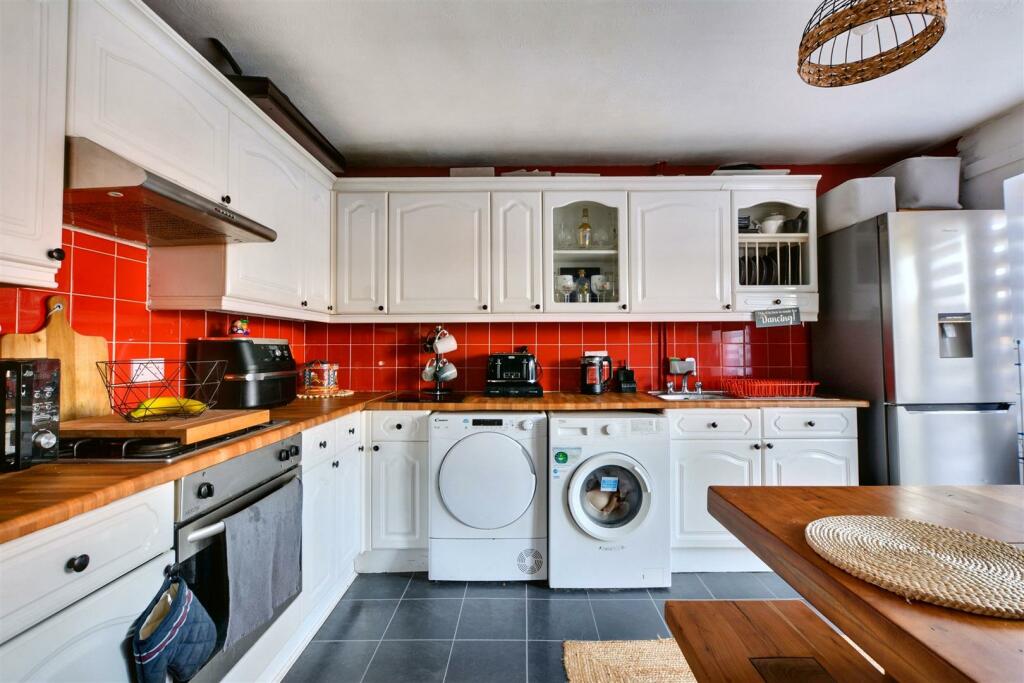 Kitchen_2.jpeg