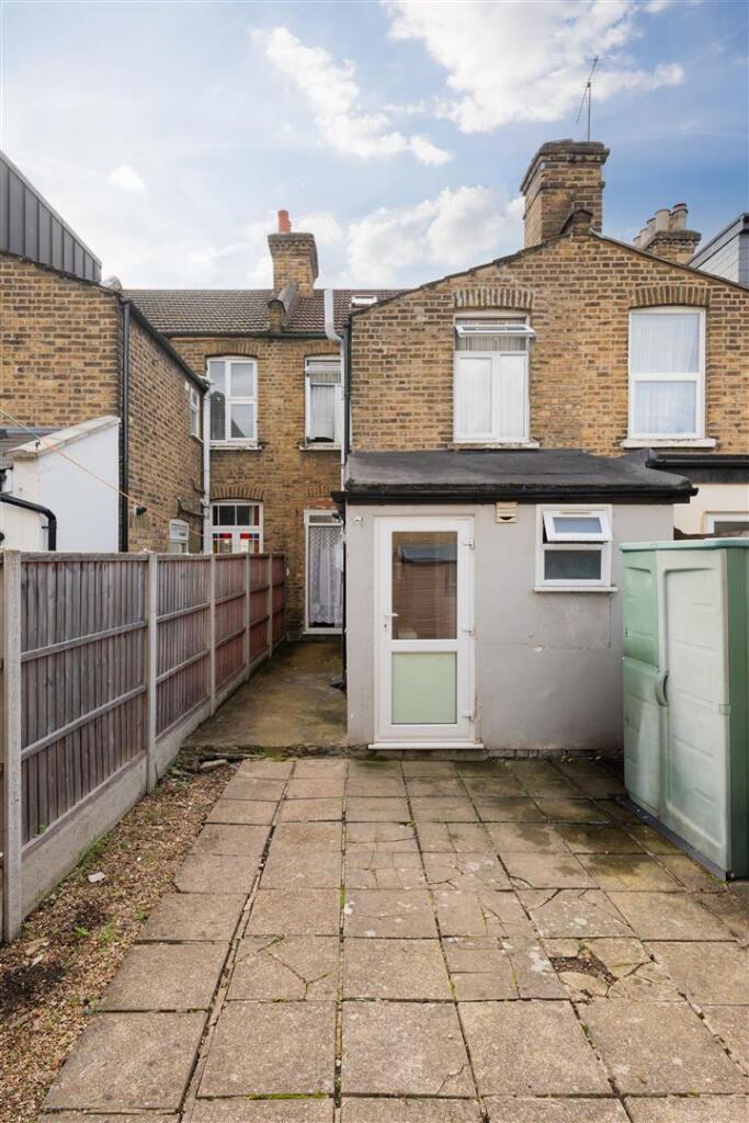 Selby Road E11