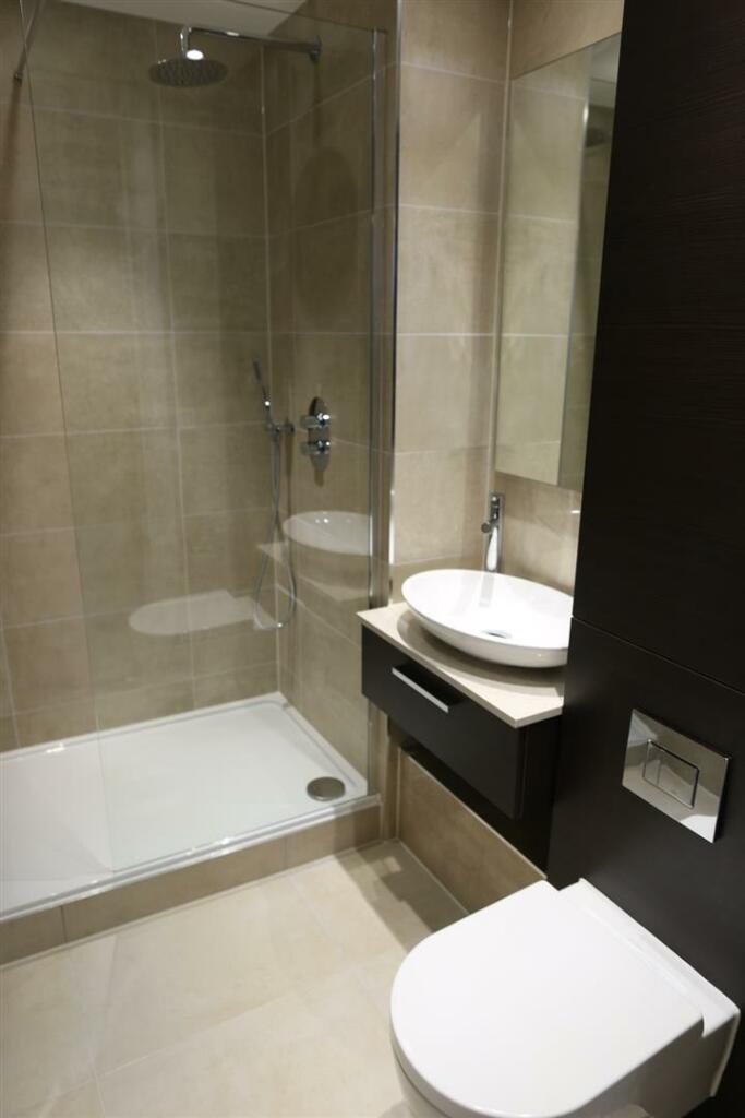 Ensuite3.JPG