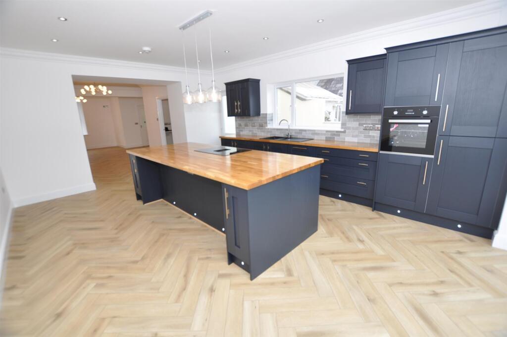 Kitchen/Dining/Family room