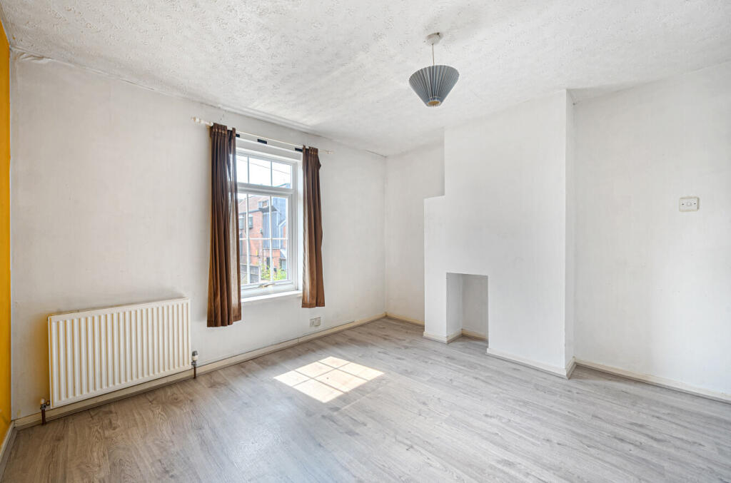 1335129-8-689a3e7...