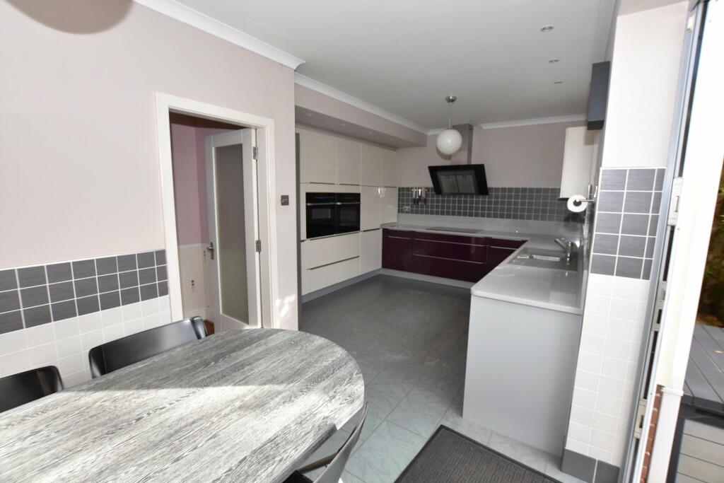 Kitchen/Breakfast Rm