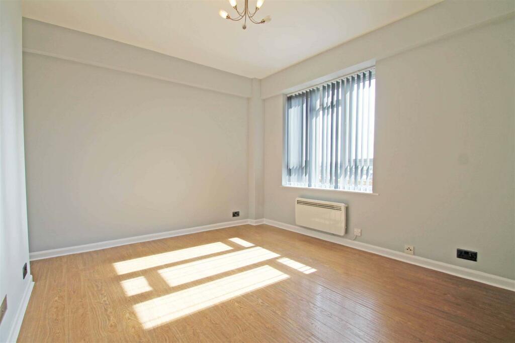 Studio Room