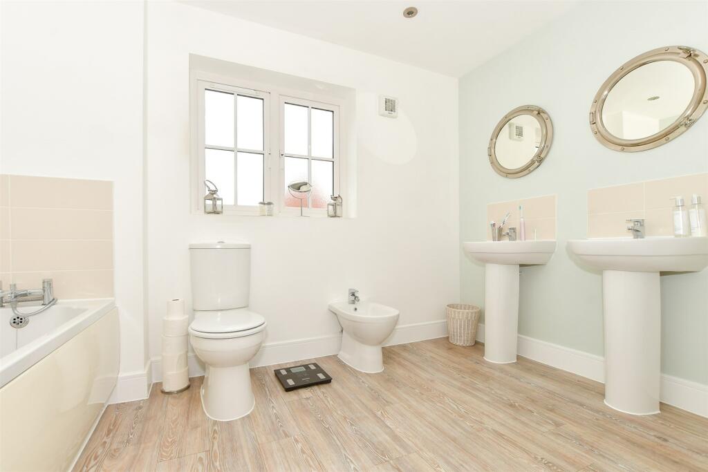 En-Suite Bathroom