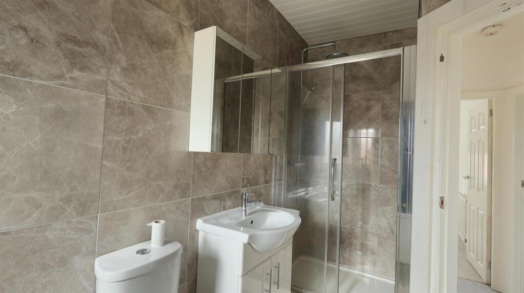 Yewtree Avenue Bathroom