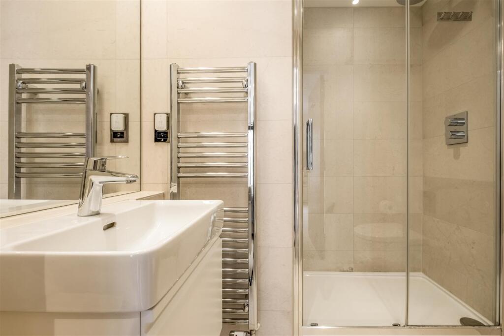 Flat 2 The Point-18.jpg