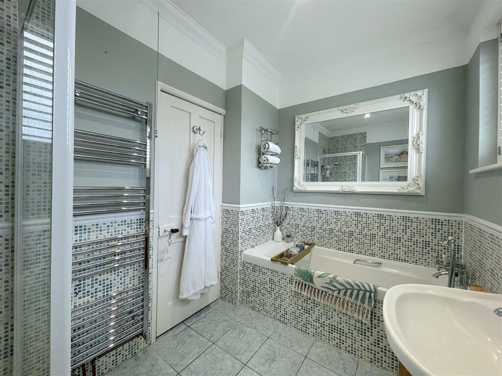 Family Bathroom (1).jpeg