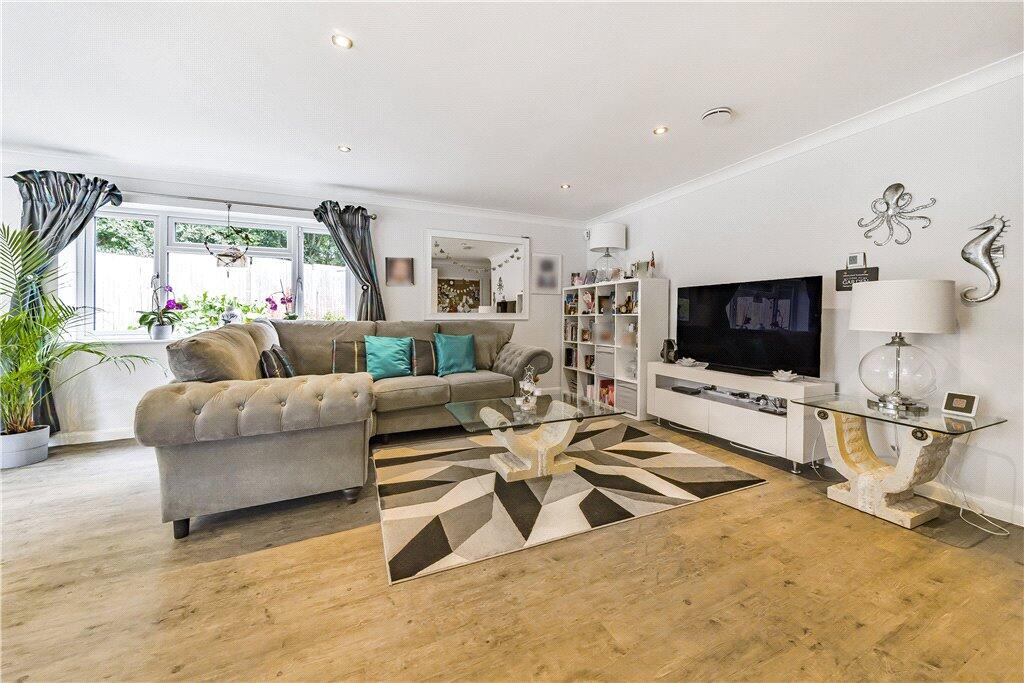 Lounge/Kitchen Area
