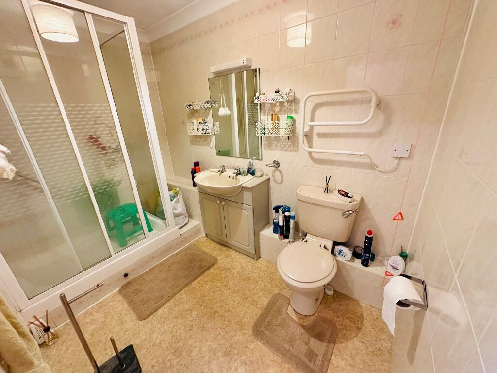 SHOWER ROOM