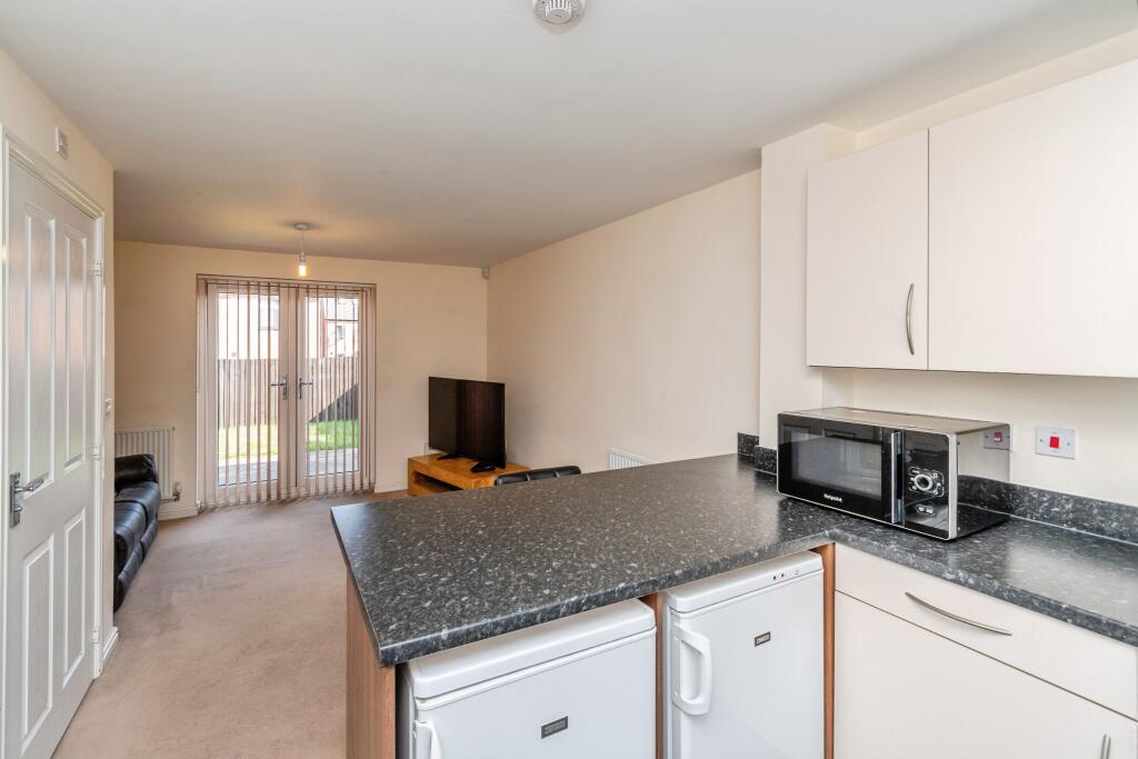 Kitchen &amp; Living