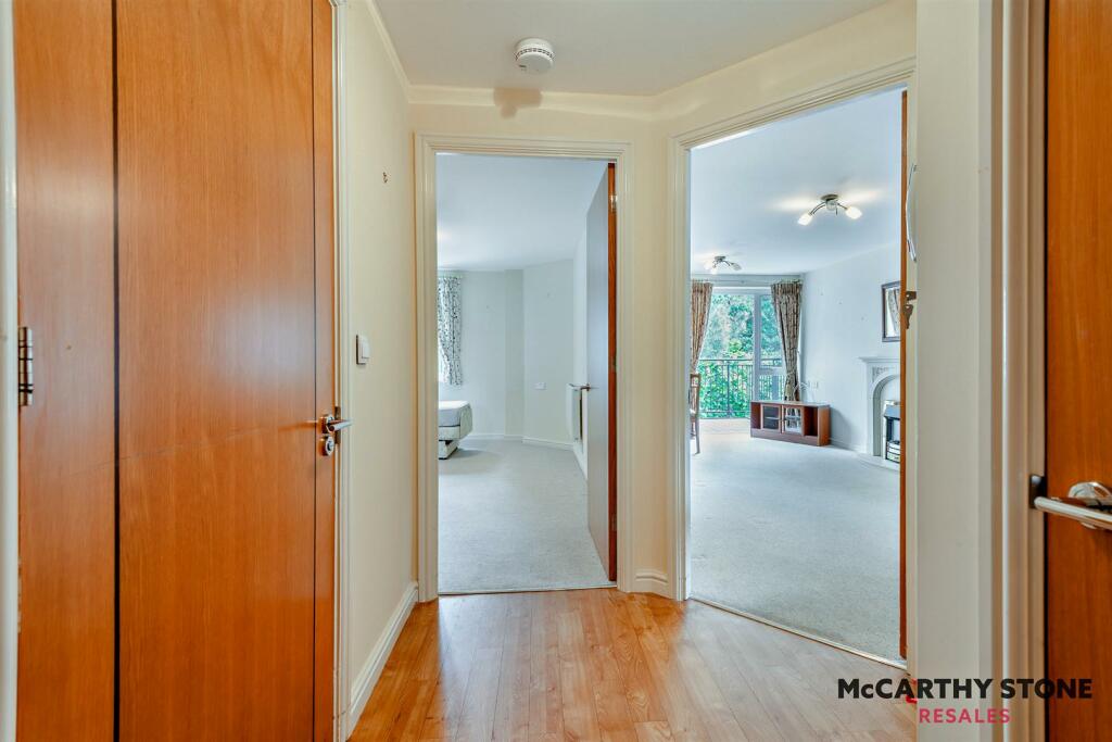 8608949-interior09-800.JPG