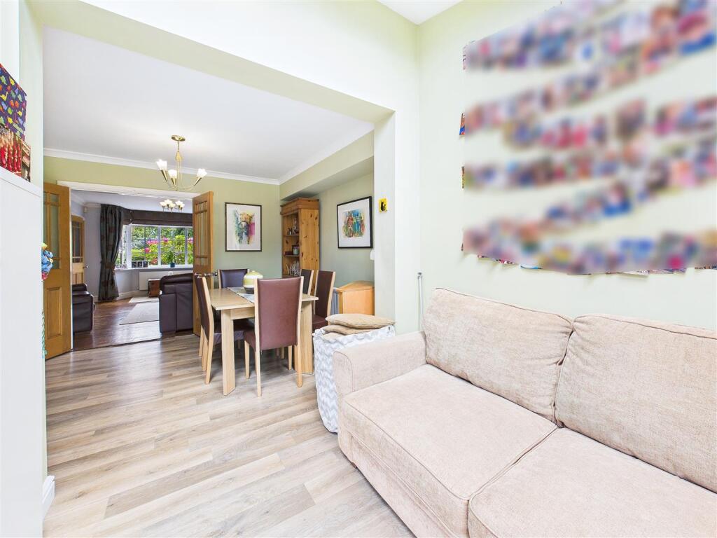 CAM04366G0-PR0093-STILL037 1.jpg