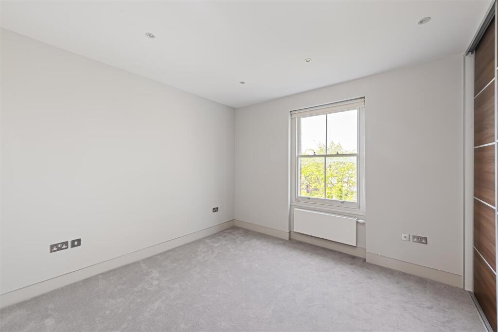 Flat 3, 35 Netherhall Gardens Hi-8.jpg