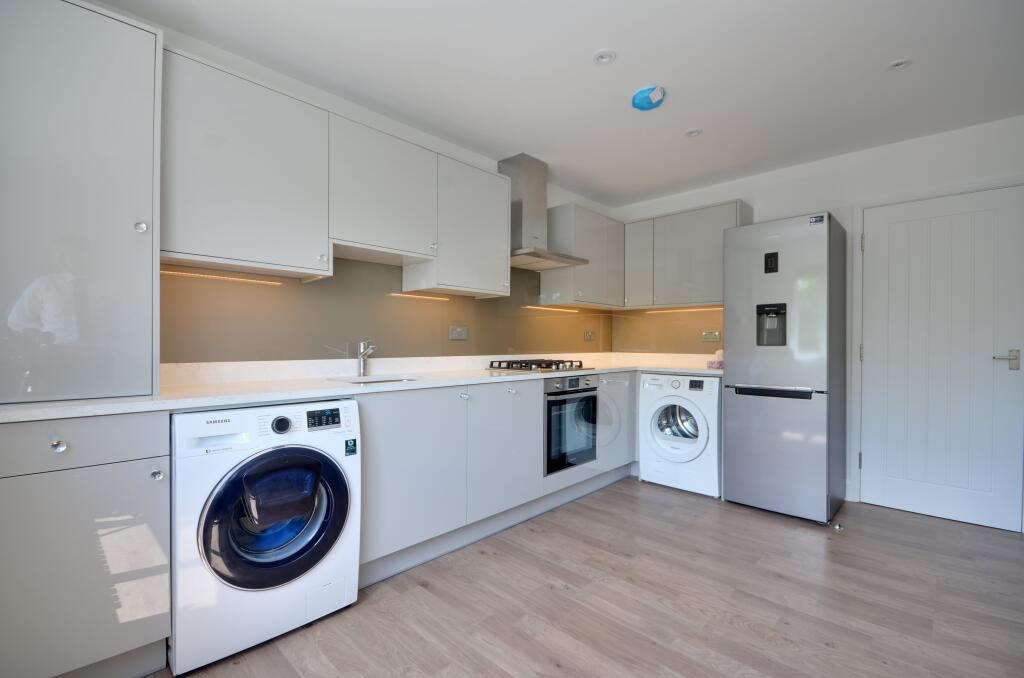 1 - Flat 3, 82a Piel