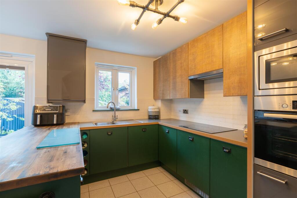 36 Regency Walk-3.jpg