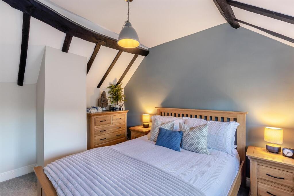 8632704-interior02.jpg