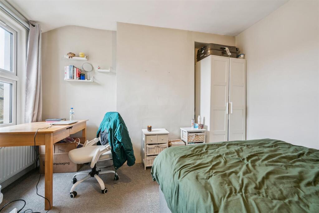 2a Gambole Road SW17 bedroom 4.jpg