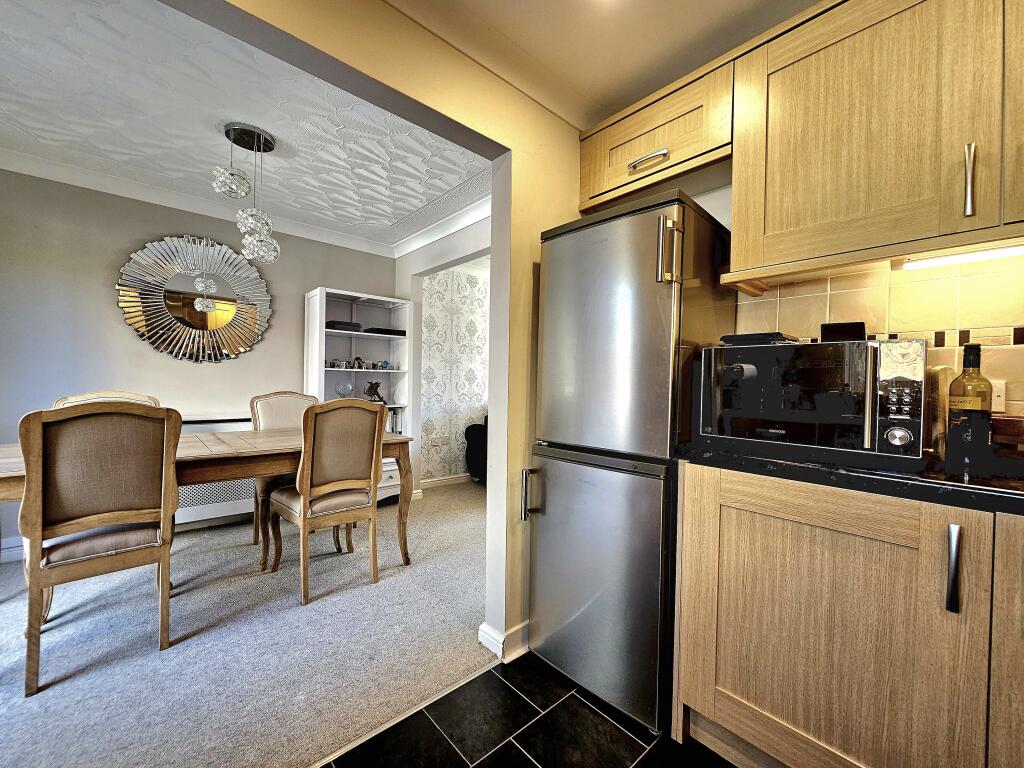 Kitchen / dining area