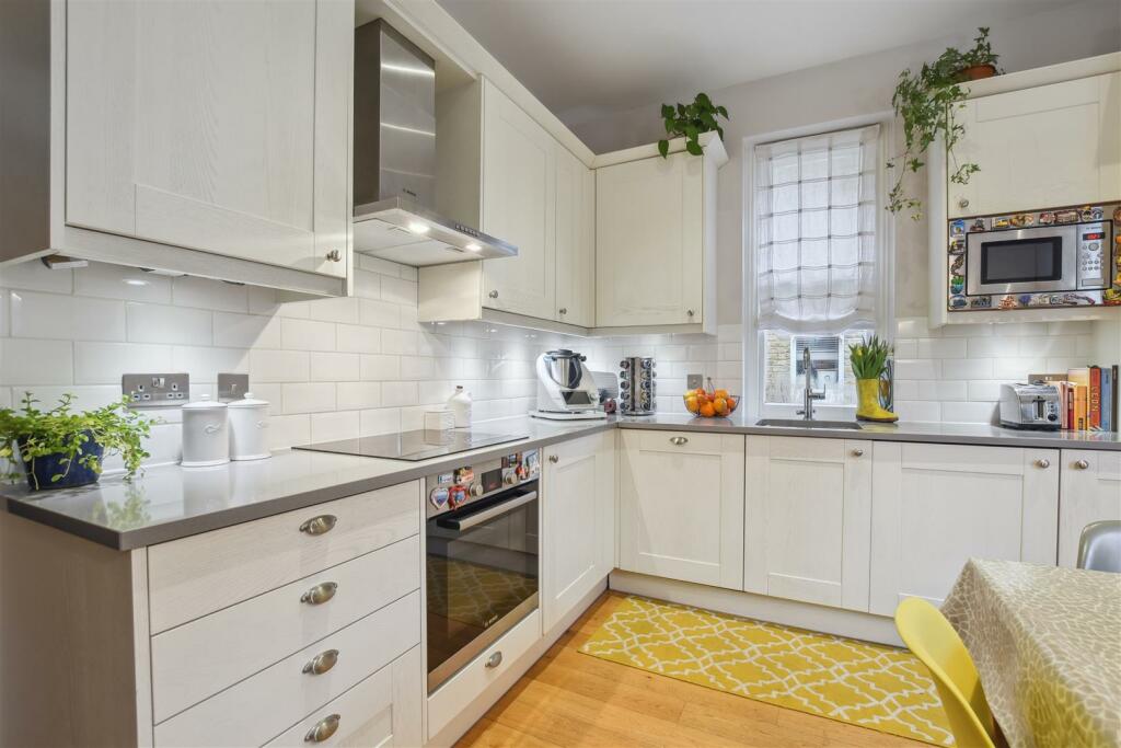 10-3d4f615c-5e99-4f88-a0f3-9ac6a85860cbGCMansions 