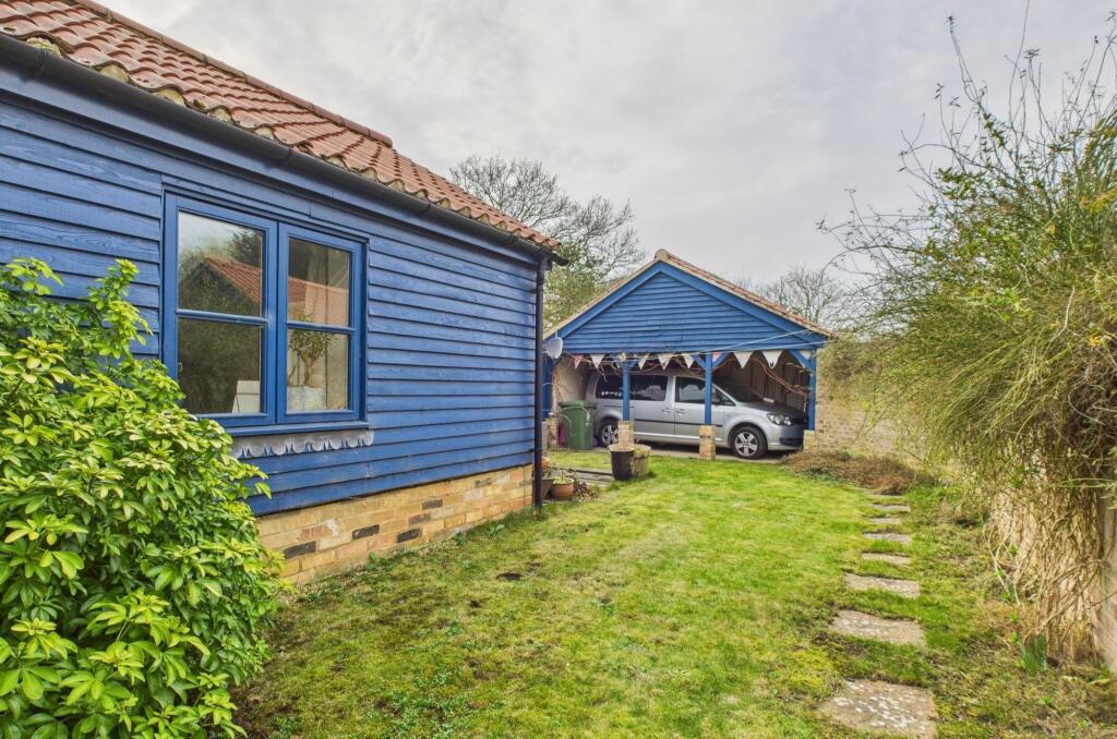 CAM02519G0-PR0233-STILL021