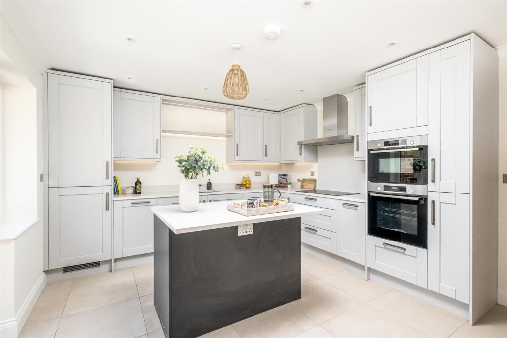 250412 - Halls Close, Braughing - 11.jpg