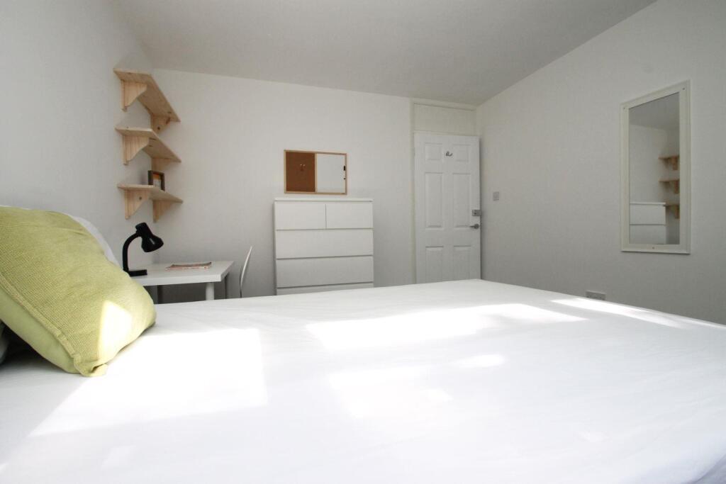 upload_12vr_bedroom_1_441_original_61645caecc065.j