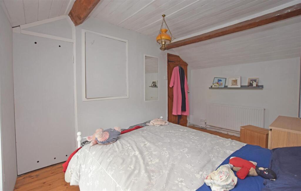 Bedroom 1 V3.JPG