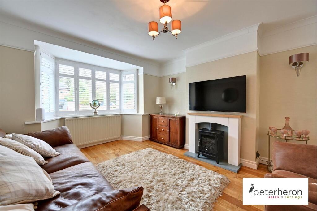 Lounge Through Diner