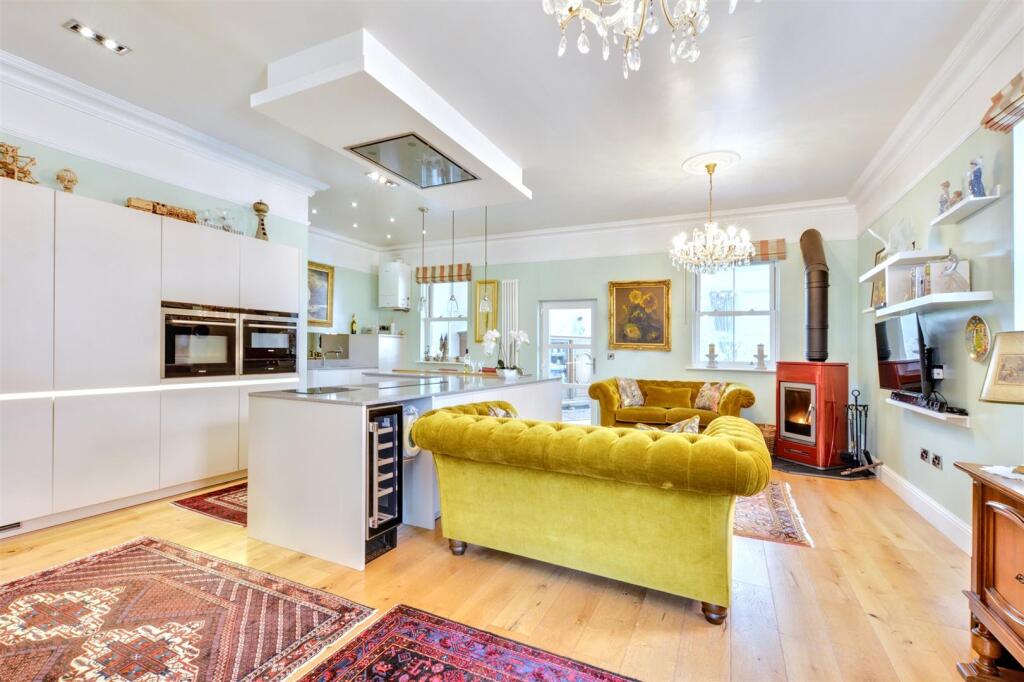 Open Plan Living/Kitchen Diner