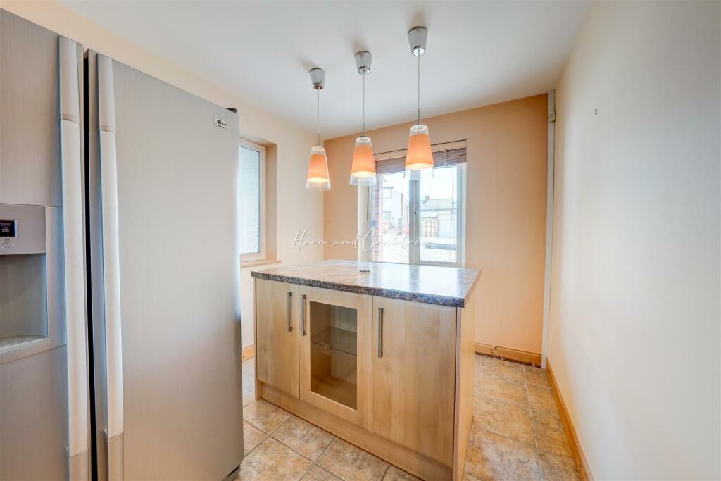 Padarn Close, Cyncoed, HernCrabtree (24).jpg